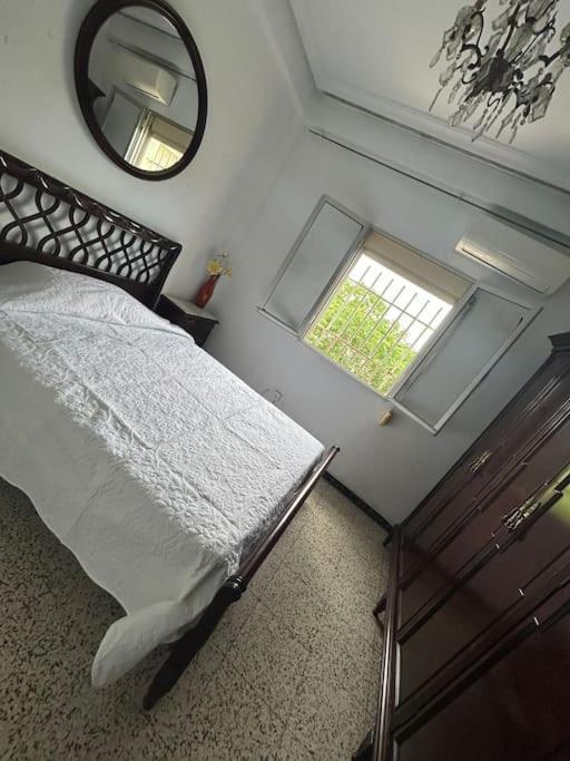 Apartamento Acogedor Севиля Екстериор снимка