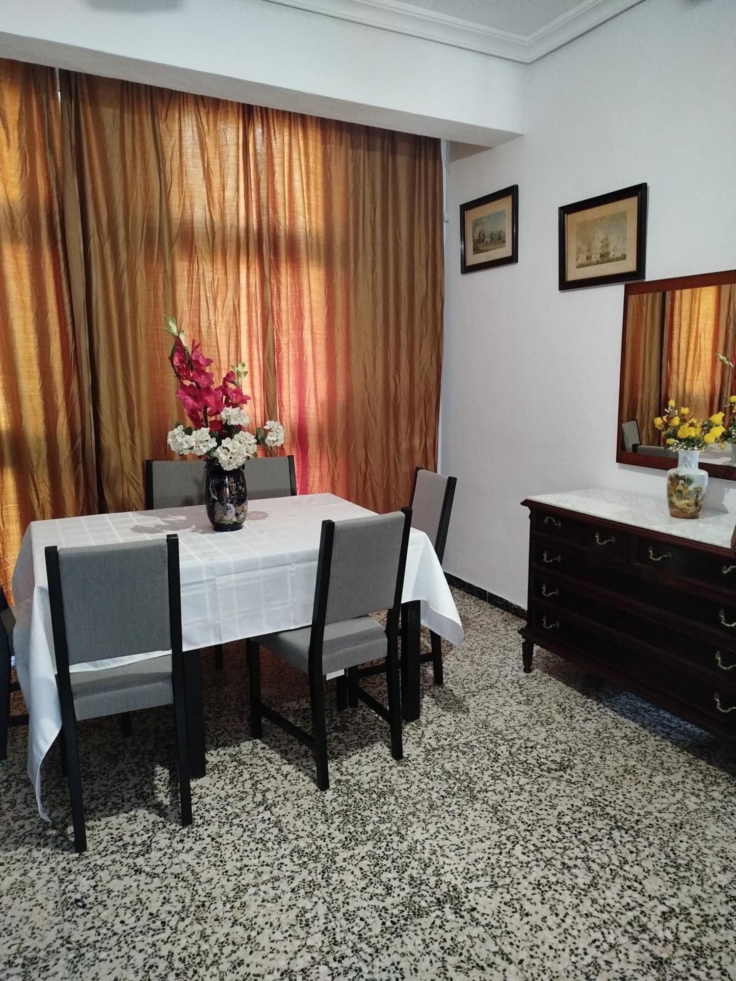 Apartamento Acogedor Севиля Екстериор снимка